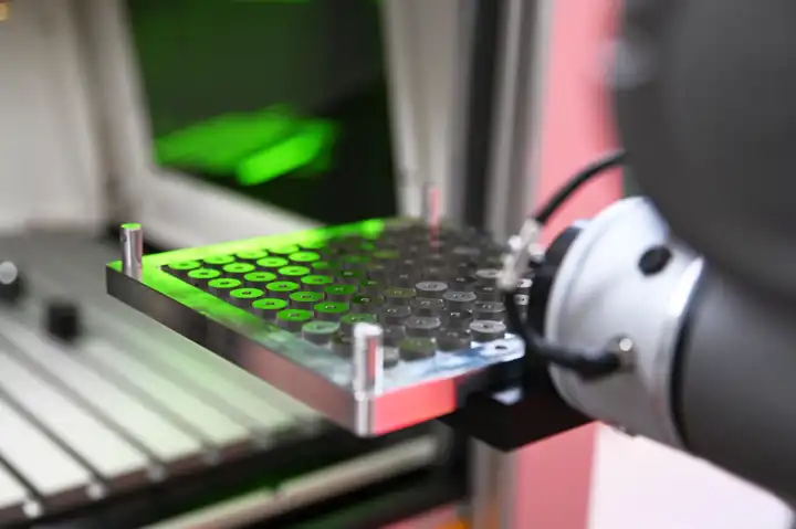 Fully automated engraving for Swiss-Knurl and HSS Fully automated engraving for Swiss-Knurl